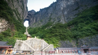 一價全含之 魅力湘西全景6日游 ……長沙-韶山-張家界-天門山（玻璃棧道），玻璃橋（云天渡）-大型晚會-芙蓉鎮(zhèn)-鳳凰古城