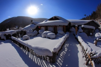 “山山與雪雪”—— （哈進吉出）哈爾濱?亞布力?雪鄉(xiāng)?鳳凰山?長白山?吉林霧凇島6日游